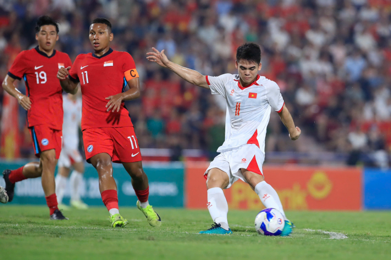 Thắng nhọc U23 Singapore, U23 Việt Nam đòi lại ngôi đầu bảng C -0