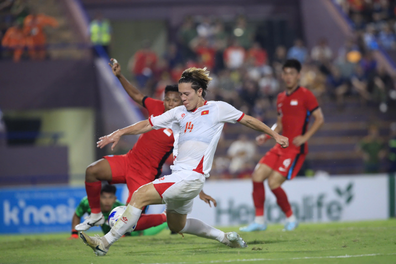 Thắng nhọc U23 Singapore, U23 Việt Nam đòi lại ngôi đầu bảng C -0