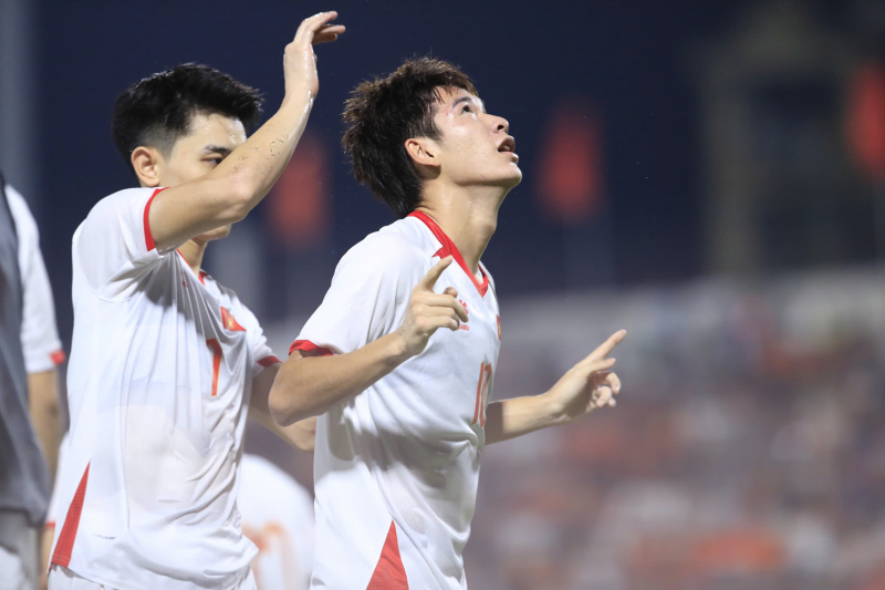 Thắng nhọc U23 Singapore, U23 Việt Nam đòi lại ngôi đầu bảng C -1
