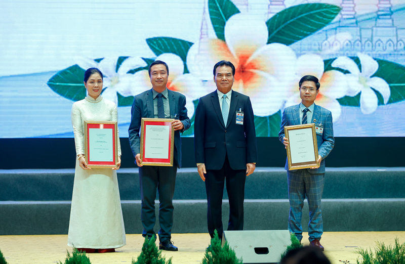 Thấy gì từ việc T&T Group của bầu Hiển thần tốc hoàn thành đường truyền tải điện từ Lào về Việt Nam? -0