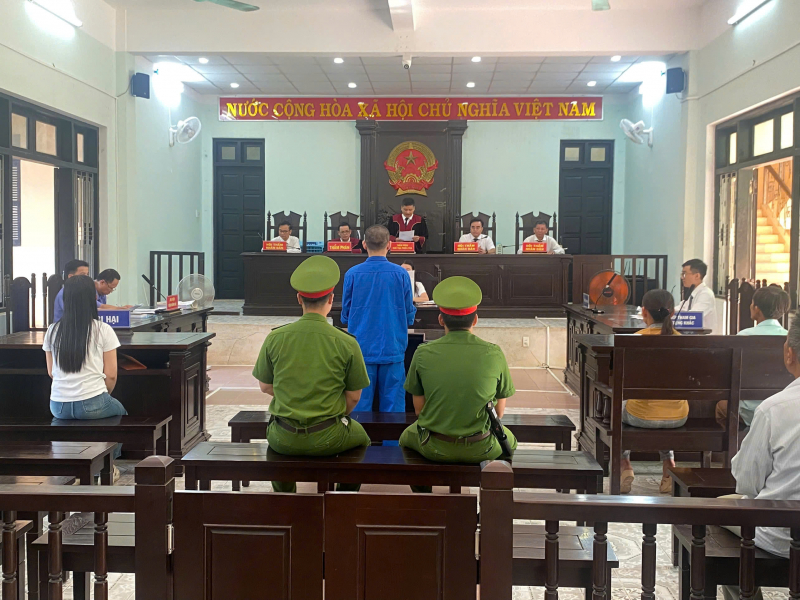 Bế tắc, người cha đầu độc con gái sơ sinh bằng thuốc diệt chuộc -0