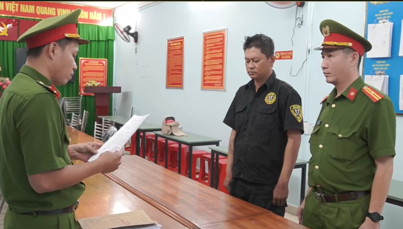 Bắt giữ đối tượng say xỉn, vô cớ đánh người giữa đường -0