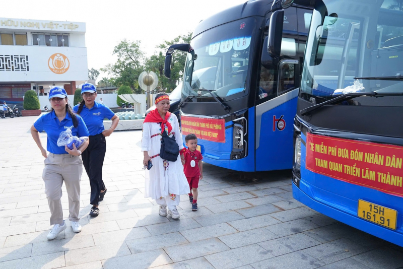 Hai Phong oferă transport gratuit pentru persoanele care vizitează expoziția realizărilor naționale „80 de ani de călătorie a Independenței - Libertății” -1