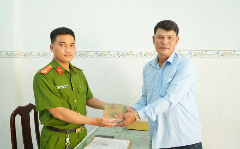 Hỗ trợ người dân thu hồi 300 triệu đồng chuyển nhầm -0