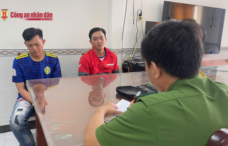 Bắt 2 đối tượng tàng trữ “hàng đá”, lòi 14 xe mô tô nghi bị trộm -0