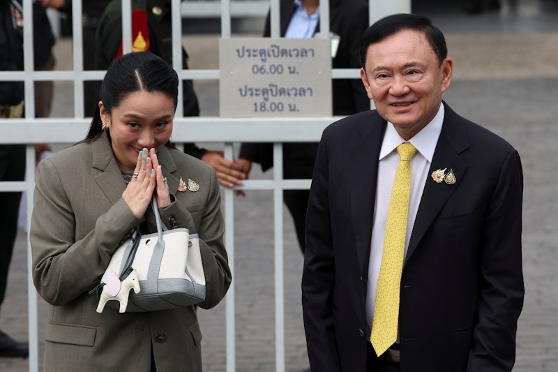 Ông Thaksin lãnh án một năm tù, đế chế Shinawatra đã lung lay? -0