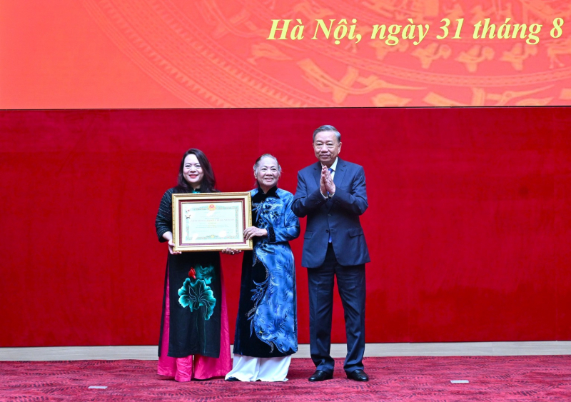 Hero of the People’s Armed Forces title posthumously awarded to late Minister of Home Affairs Bui Thien Ngo -0