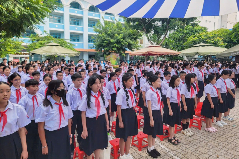 TP Hồ Chí Minh: Phụ huynh bức xúc việc học sinh phải học ngày thứ 7 -0