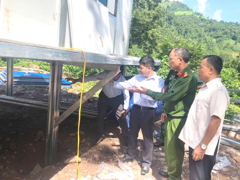 “Chạy đua” với thời gian xây nhà, trường học ở miền Tây xứ Nghệ -0