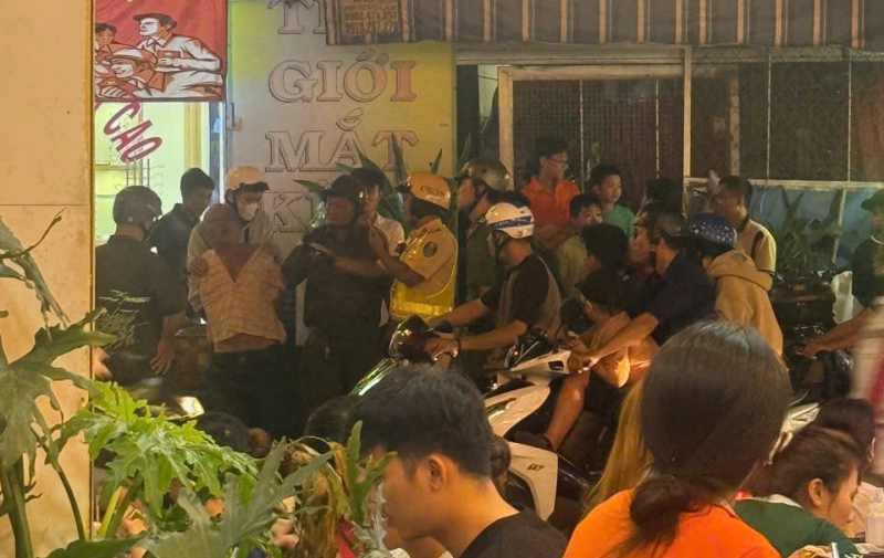 Người đàn ông say xỉn, tấn công thanh niên xung phong gây thương tích -0