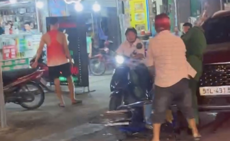 Người đàn ông say xỉn, tấn công thanh niên xung phong gây thương tích -1