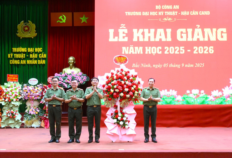 Deputy Minister Le Van Tuyen attends opening ceremony of 2025–2026 academic year of People’s Public Security University of Technology and Logistics -0