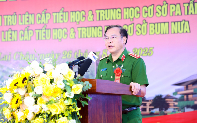 Deputy Minister Nguyen Van Long attends groundbreaking ceremony for boarding schools in Lai Chau -0