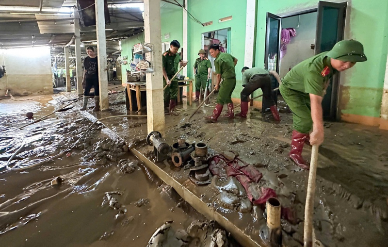 Bám bản vùng biên giữ bình yên cuộc sống -0