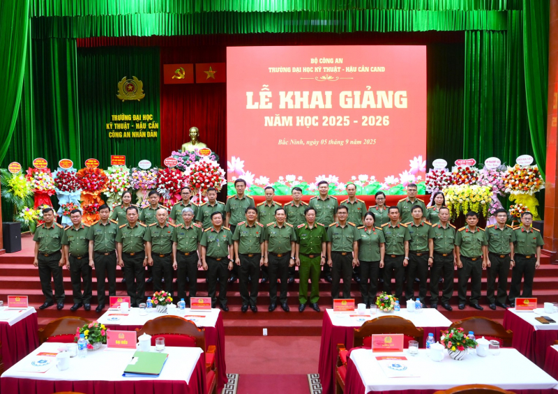 Deputy Minister Le Van Tuyen attends opening ceremony of 2025–2026 academic year of People’s Public Security University of Technology and Logistics -0