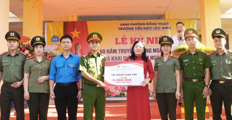 Nhiều hoạt động nhân văn của Công an Quảng Trị đồng hành cùng học sinh -0