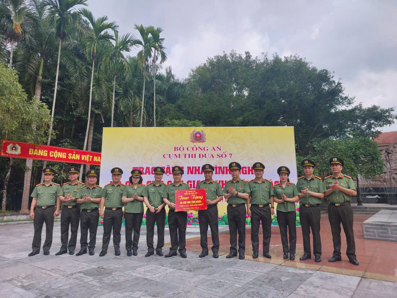 Cụm thi đua số 7 – Bộ Công an tổ chức sinh hoạt chính trị đặc biệt và trao nhà tình nghĩa trên quê hương ATK Tân Trào -0