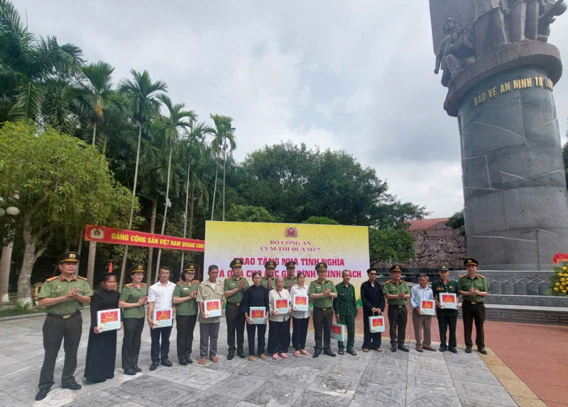 Cụm thi đua số 7 – Bộ Công an tổ chức sinh hoạt chính trị đặc biệt và trao nhà tình nghĩa trên quê hương ATK Tân Trào -0