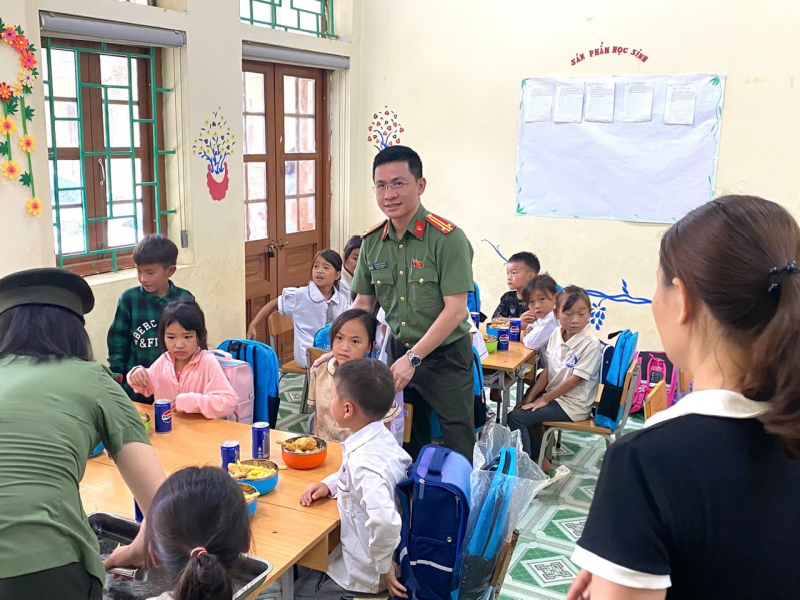 Cục Công nghiệp an ninh dâng hương căn cứ địa cách mạng Pác Bó -0