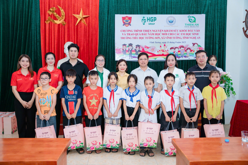Khám sức khỏe và trao quà cho học sinh nghèo Vĩnh Tường -3
