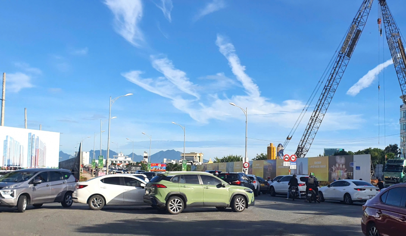 Cao ốc căn hộ xây dựng rầm rộ ngay điểm nghẽn giao thông, Sở Xây dựng “chưa thấy” hồ sơ thiết kế -0