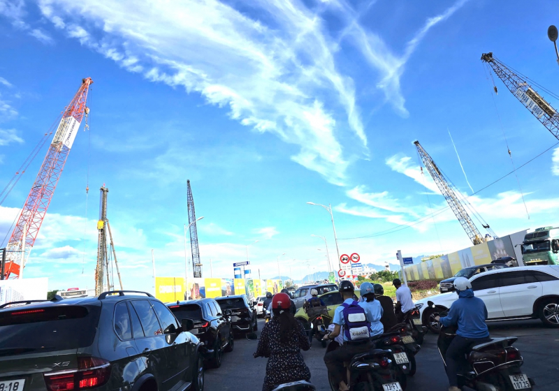 Cao ốc căn hộ xây dựng rầm rộ ngay điểm nghẽn giao thông, Sở Xây dựng “chưa thấy” hồ sơ thiết kế -0