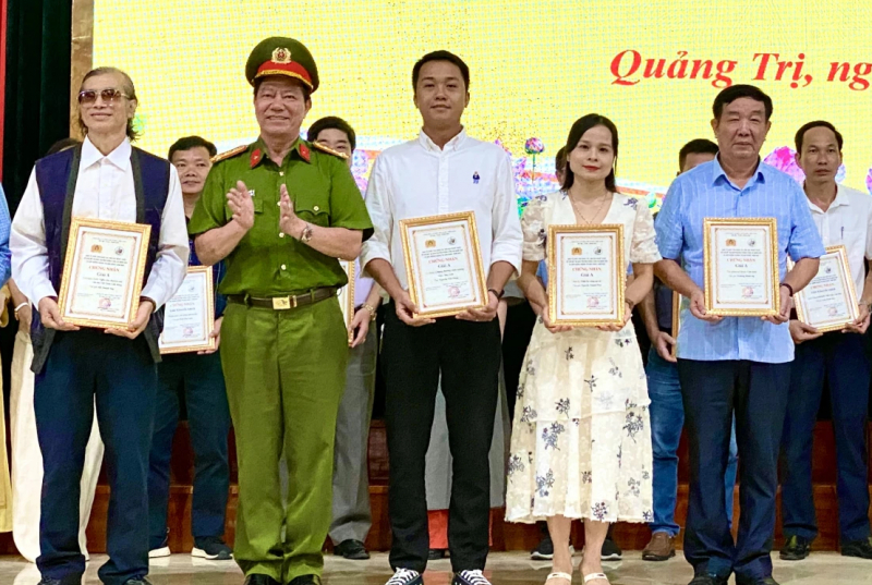 Trao giải sáng tác văn học nghệ thuật “80 năm truyền thống Công an nhân dân và quê hương Quảng Trị anh hùng” -0