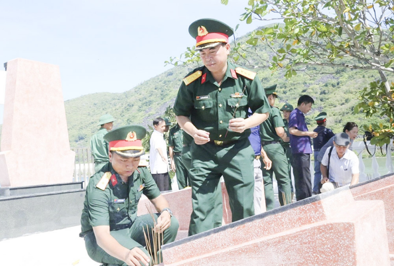 th%3fp nhang %3f nghia trang li%3ft si bích ð%3fm.jpg -0