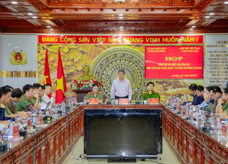 Lần đầu có giải chạy chinh phục 4 đỉnh núi cao nhất Nam Tây Nguyên -0