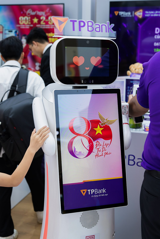 TPBank – Từ lựa chọn số hóa trong khó khăn đến khát vọng E-Vietnam -0