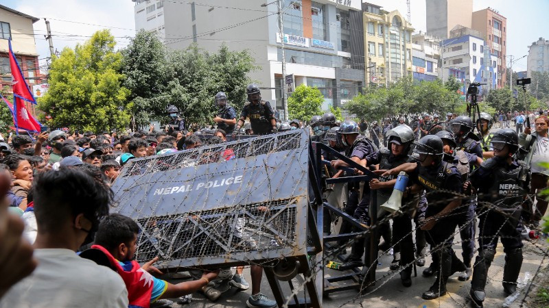 Cảnh giác âm mưu lợi dụng biểu tình, bạo loạn ở Indonesia, Nepal để kích động “cách mạng màu” -0 Cảnh giác âm mưu lợi dụng biểu tình, bạo loạn ở Indonesia, Nepal để kích động “cách mạng màu” -0