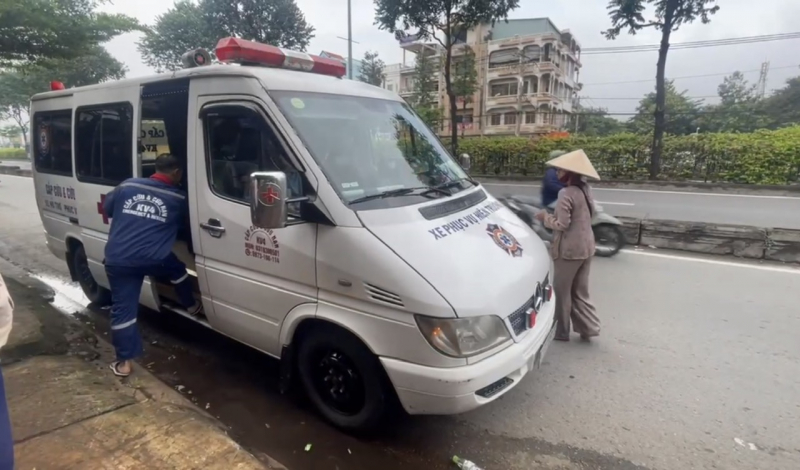 Cụ ông 84 tuổi tử vong trong vụ cháy cửa hàng phụ tùng xe máy -0