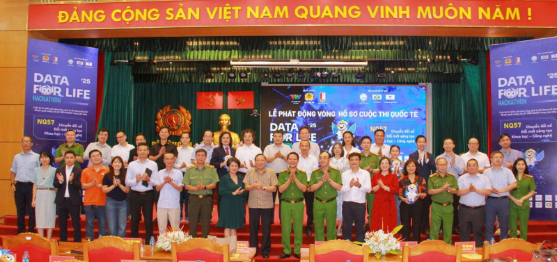Lễ phát động vòng hồ sơ cuộc thi quốc tế Data for Life 2025 với chủ đề “Hack for Growth 2025” -0