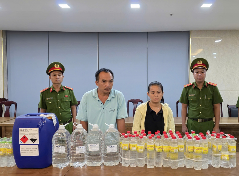 Biến axit axetic công nghiệp thành giấm ăn, tiêu thụ hơn 1.000 lít mỗi ngày -0