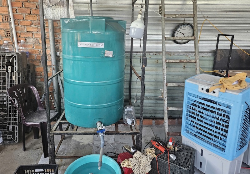 Biến axit axetic công nghiệp thành giấm ăn, tiêu thụ hơn 1.000 lít mỗi ngày -0