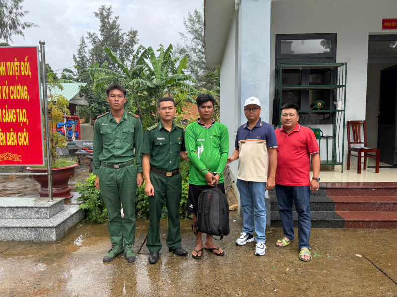 Phát hiện, bắt giữ đối tượng truy nã lẩn trốn trên tàu cá ngoài biển -1