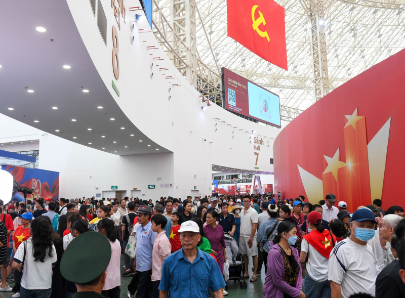 Liên tục phá vỡ các kỷ lục, Triển lãm thành tựu đất nước dự kiến đạt 10 triệu khách -0