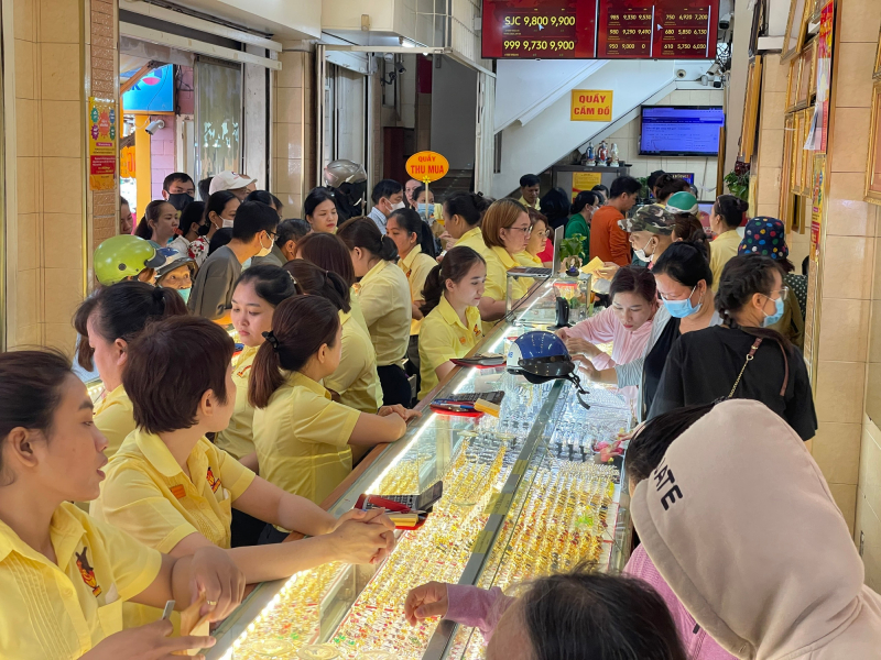 Xử lý thế nào khi khách hàng vô tình mua phải “vàng lậu”? -0