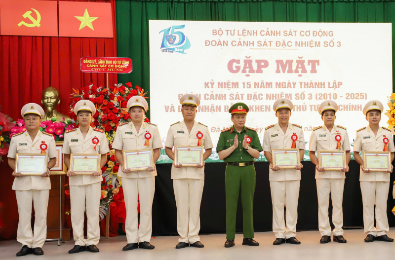 Đoàn Cảnh sát đặc nhiệm số 3: Vững vàng nơi tuyến lửa, tỏa sáng truyền thống anh hùng -0