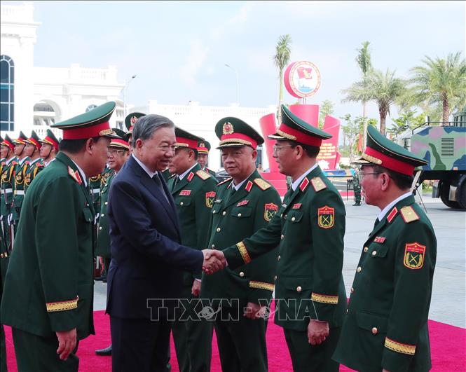 Đẩy mạnh phát triển công nghiệp quốc phòng theo hướng chủ động, tự lực, tự cường, lưỡng dụng, hiện đại