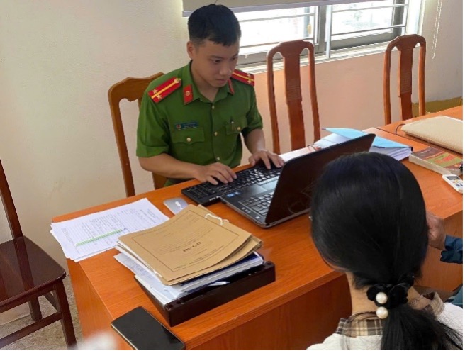 Công an xã Bình Minh kịp thời giải cứu một sinh viên đại học khỏi bẫy “bắt cóc online” -0