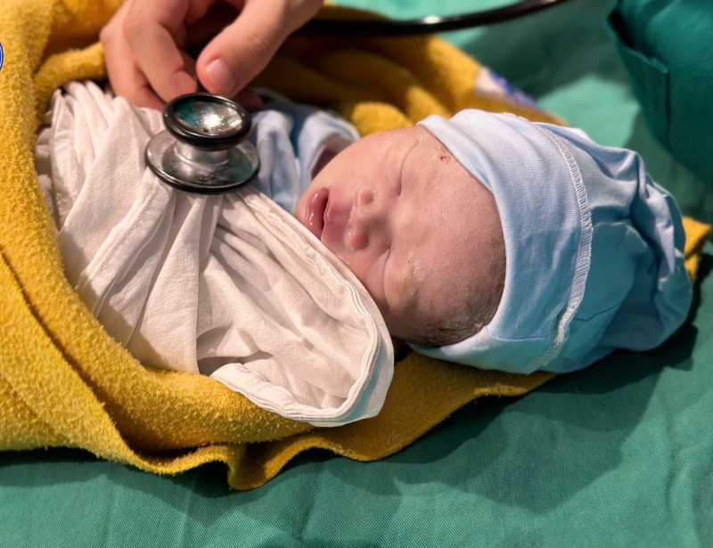 Cứu sống sản phụ mang thai 34 tuần bị vỡ ruột thừa, nguy kịch tính mạng -0