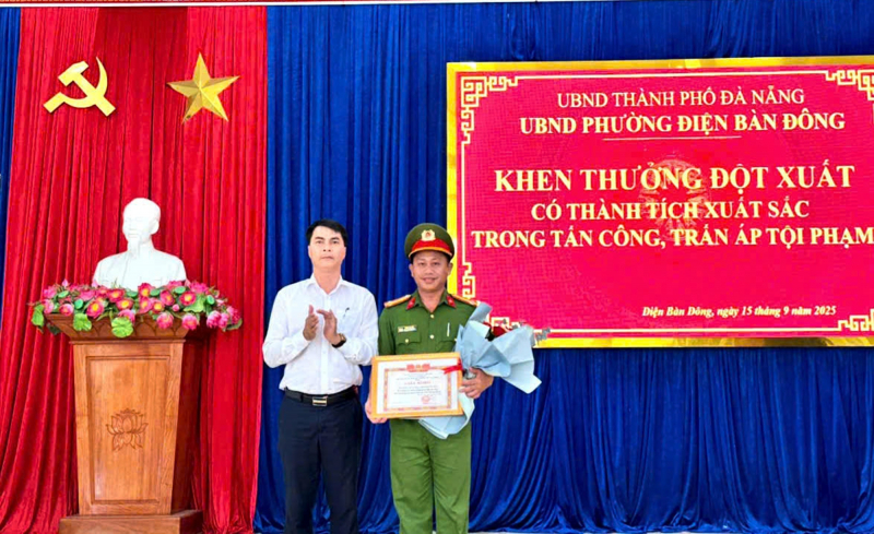 Thưởng nóng Công an phường bắt cặp đôi mua bán ma túy số lượng lớn -0