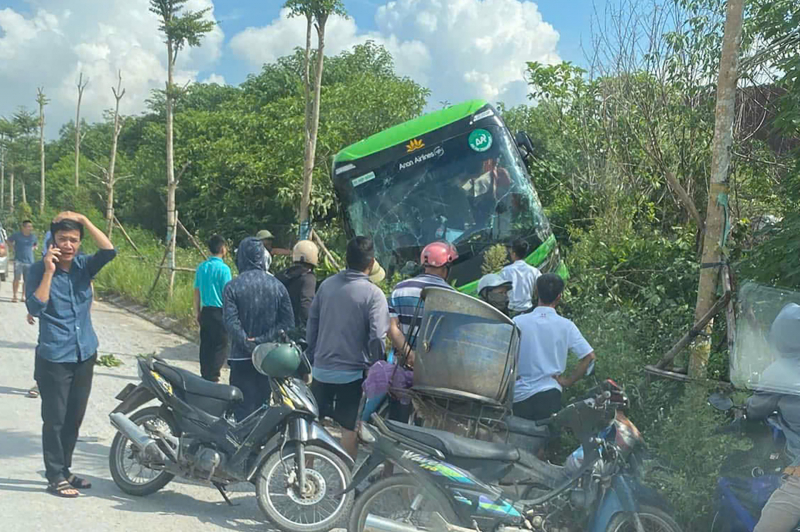 Tai nạn liên hoàn trên cao tốc, 8 người bị thương -0