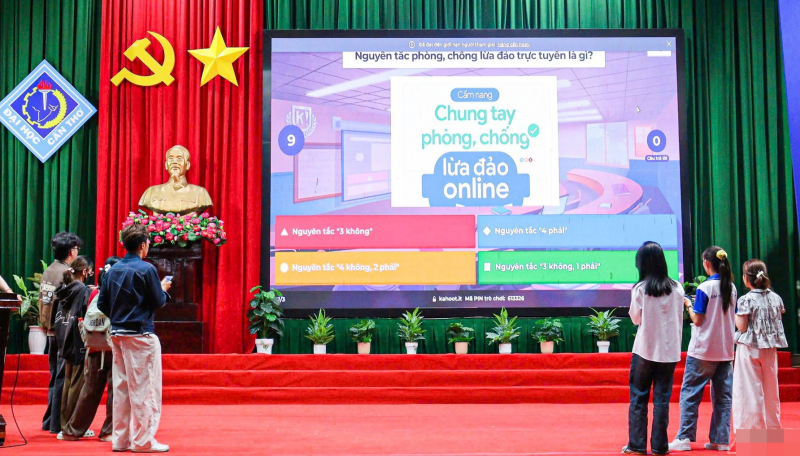 Đồng hành cùng sinh viên giải mã thủ đoạn lừa đảo trực tuyến -0