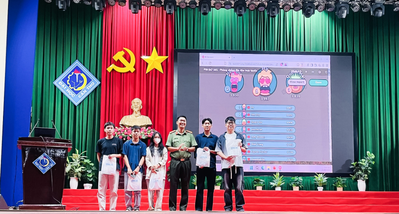 Đồng hành cùng sinh viên giải mã thủ đoạn lừa đảo trực tuyến -0