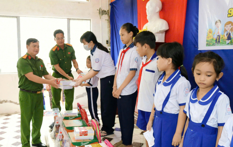 Lan tỏa giá trị nhân văn từ mô hình “Trái tim nhỏ” -0