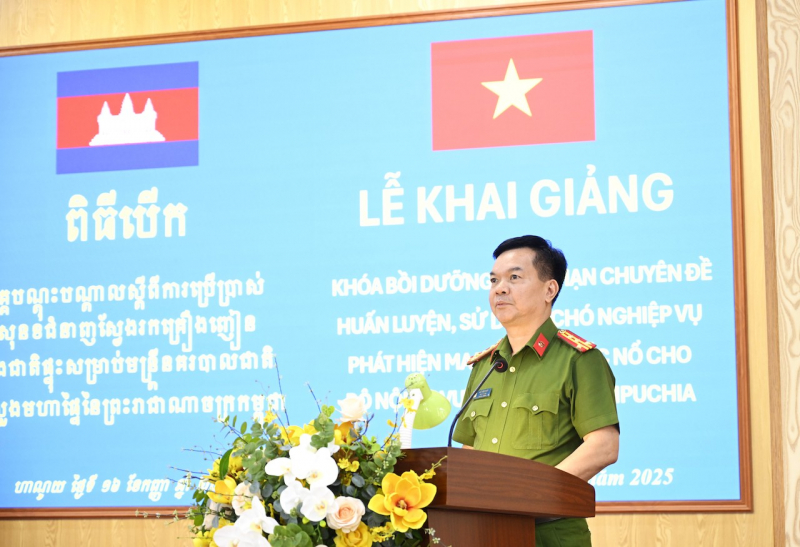 Khai giảng khóa bồi dưỡng ngắn hạn chuyên đề huấn luyện, sử dụng chó nghiệp vụ cho Bộ Nội vụ Vương quốc Campuchia -0