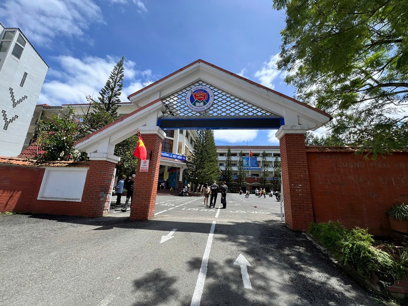 Làm rõ thông tin thực phẩm bẩn tuồn vào trường học trong thời gian dài -0