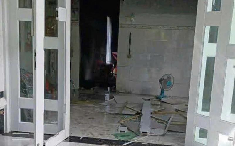 Chồng đâm vợ cũ rồi phóng hỏa để tự vẫn -0